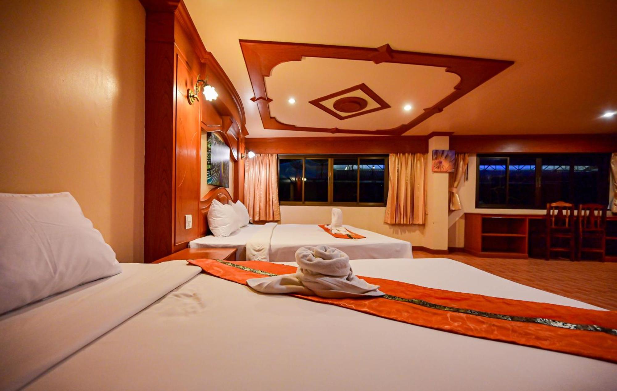Tiger Complex Hotel Patong Exterior foto