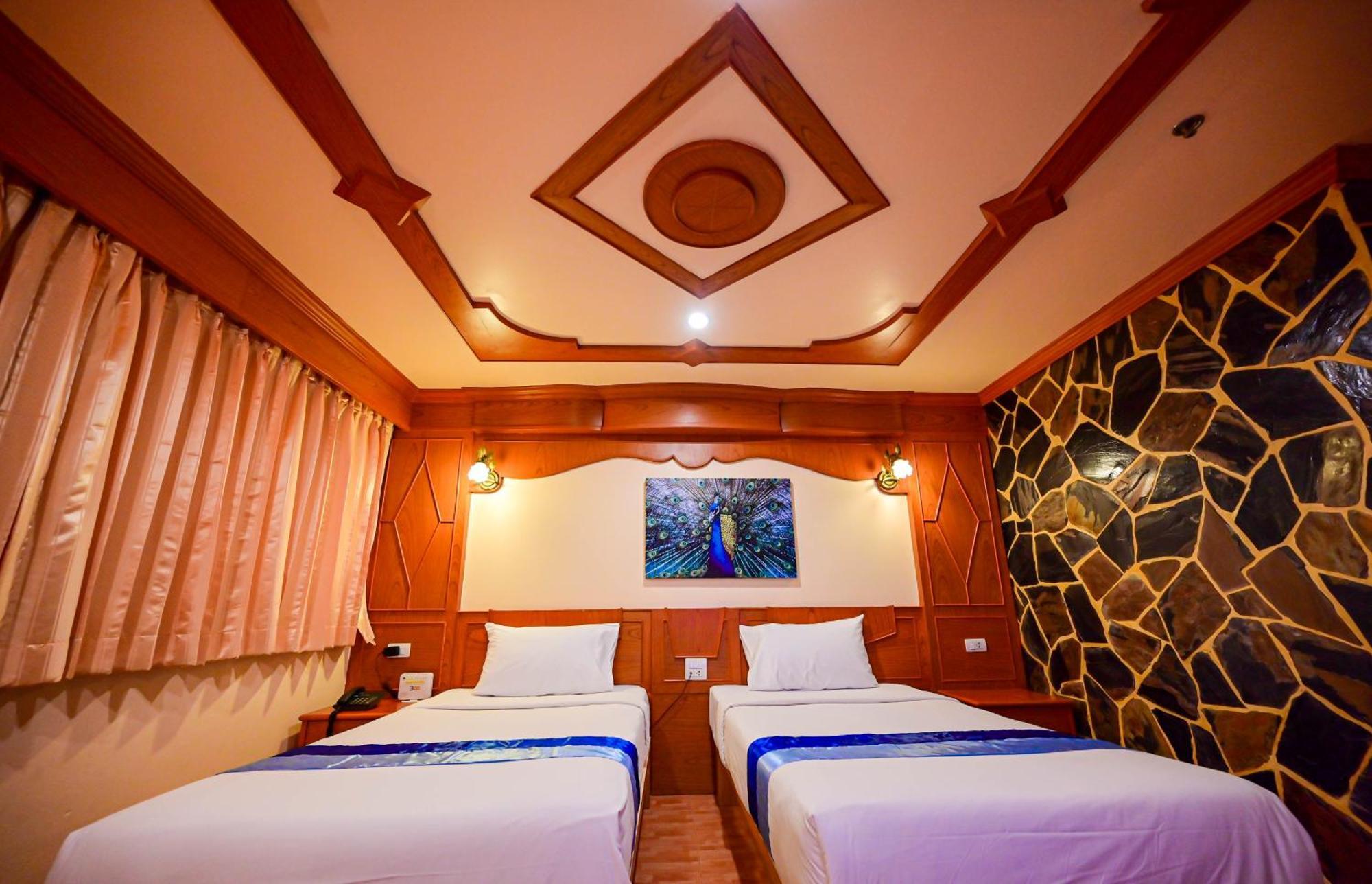 Tiger Complex Hotel Patong Exterior foto