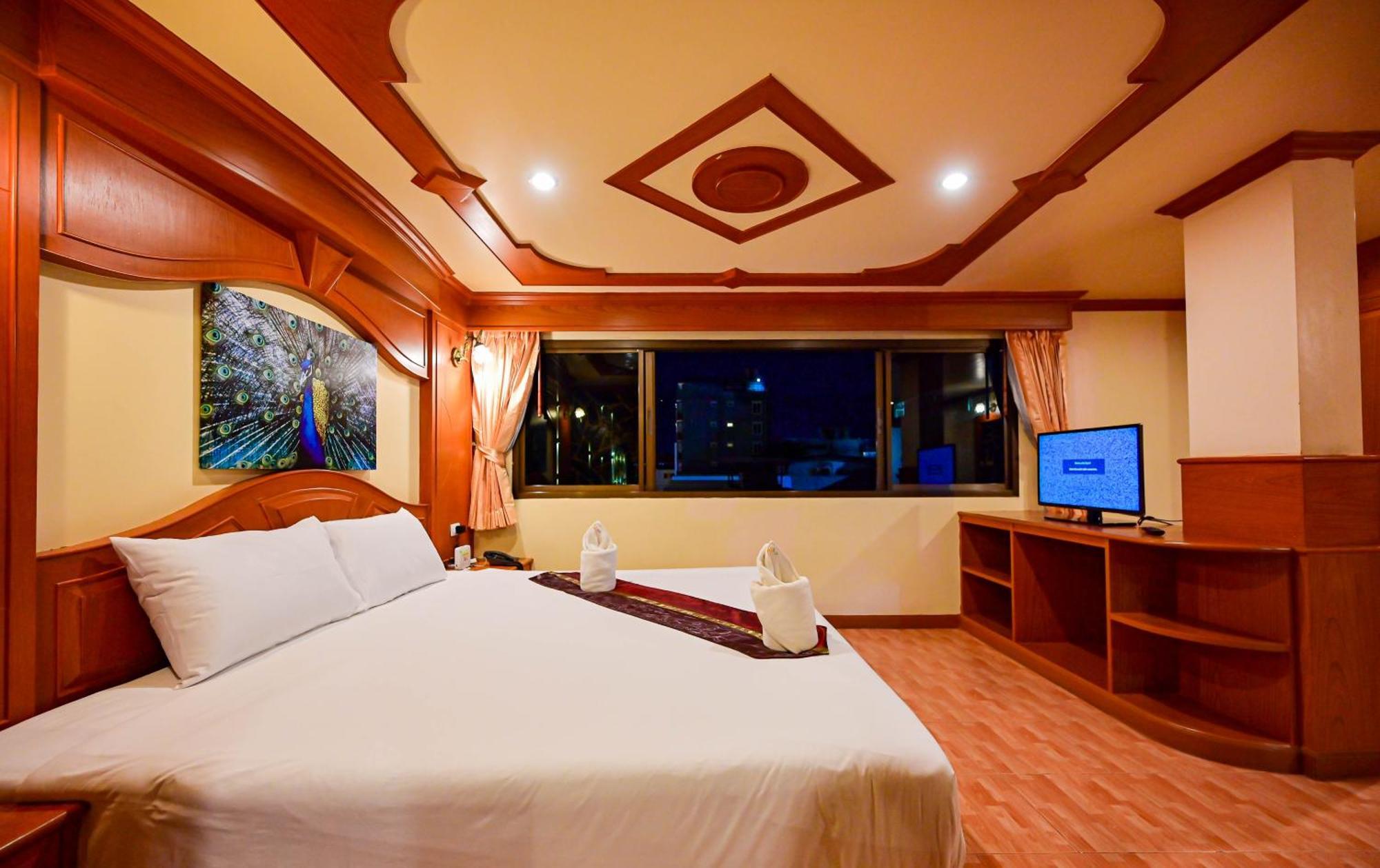Tiger Complex Hotel Patong Exterior foto